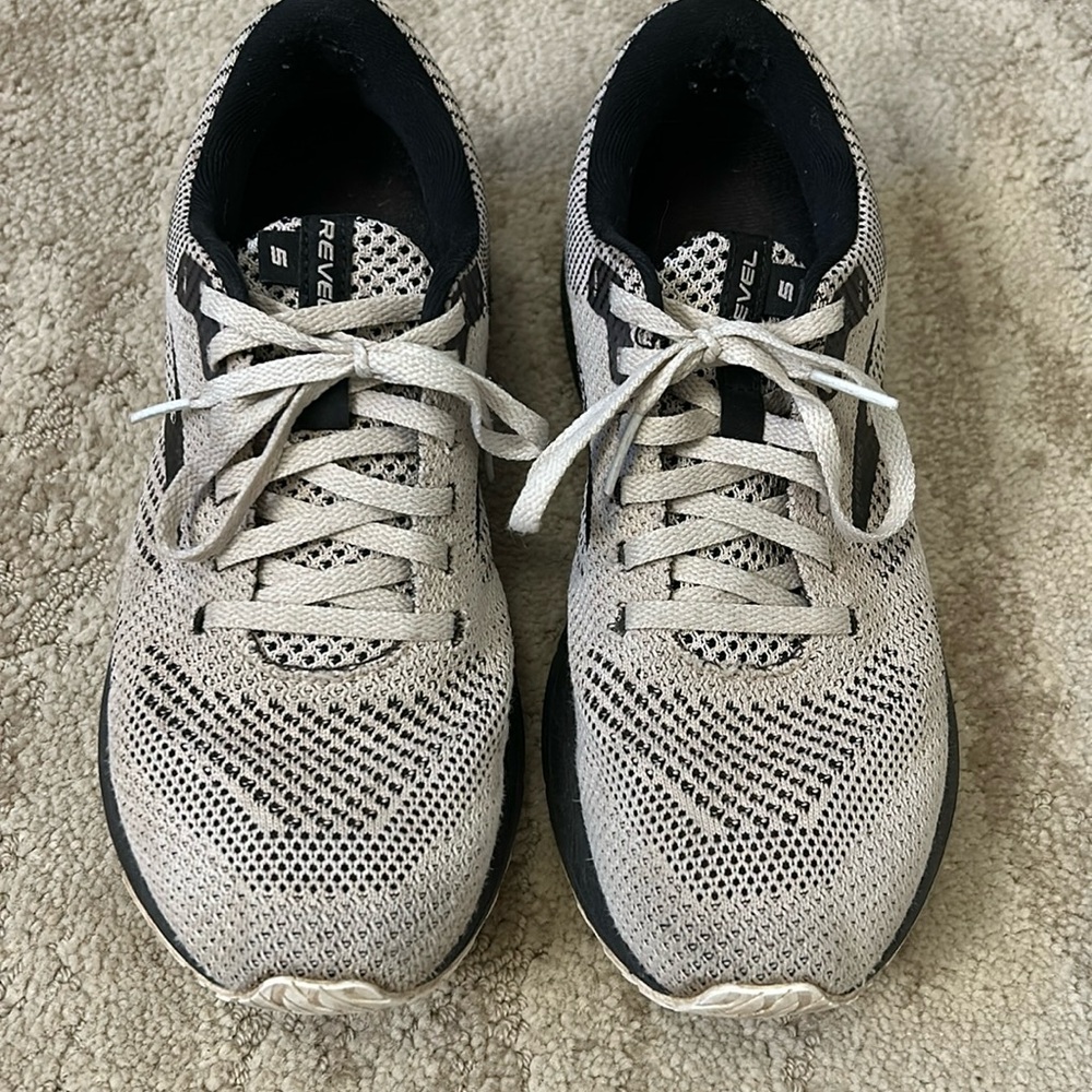 Brooks Revel 5 Women’s running shoes, size 8